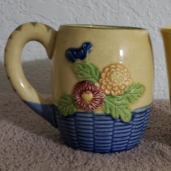 Country Yellow Mugs - Picture 3 of 8